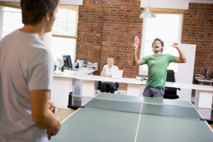 Tischtennis als Ausgleich zum Bürojob?